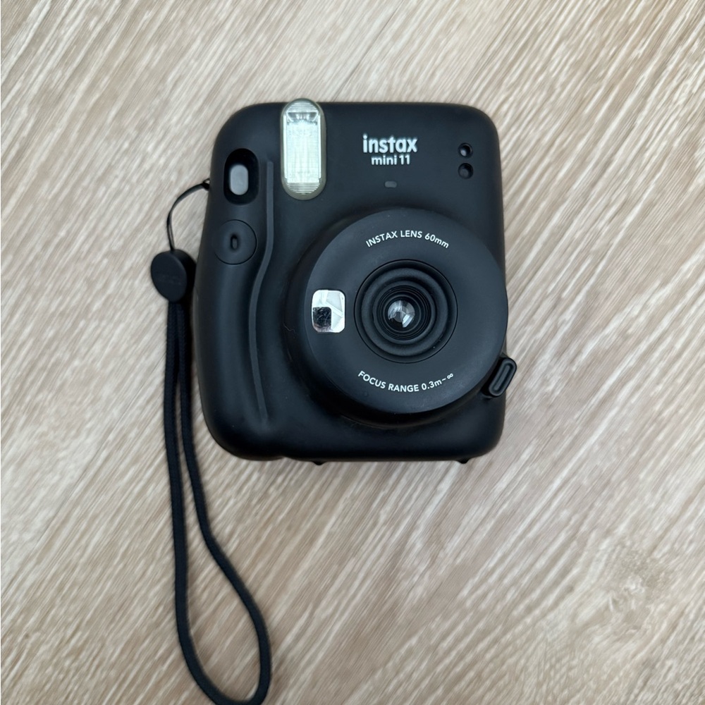 Instax Mini 11 Charcoal Instant Camera broken*